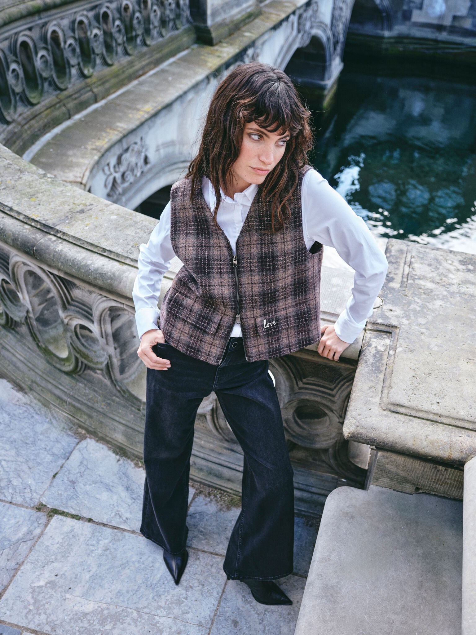 Modelshot / Bracken / Detail